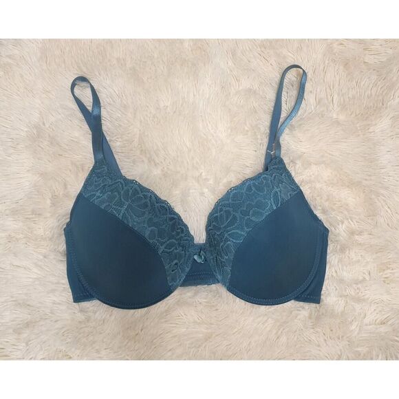 Delta Burke Other - Delta Burke Womens Lace Trim Padded Underwire Bra Green - Size 38D